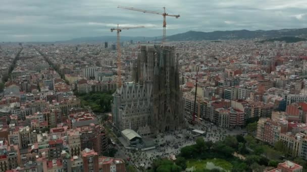 Flygutsikt. Santa Eulalia-katedralen Sagrada Familia Barcelona. — Stockvideo