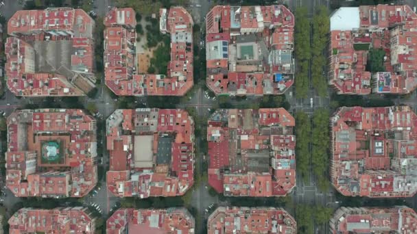 Luchtfoto 's. Uitzicht op Barcelona Eixample. — Stockvideo