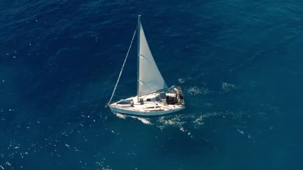 Yacht sailing on opened sea. Sailing boat. Yachting video. Yacht from above. Yachting at windy day. Yacht. Sailboat. — Stockvideo