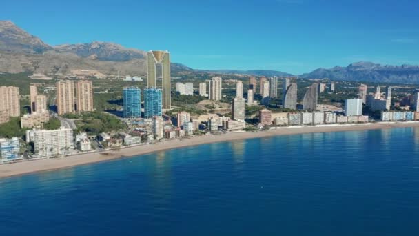 Spanish city Benidorm buildings and sandy beach Poniente. Aerial view. — ストック動画