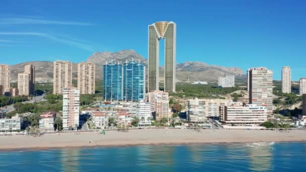 Spanska staden Benidorm byggnader och sandstrand Poniente — Stockvideo