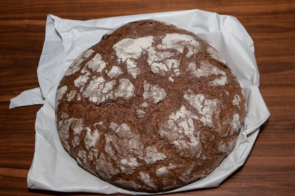 Bauernbrot Umweltfreundlicher Papierverpackung — Stockfoto