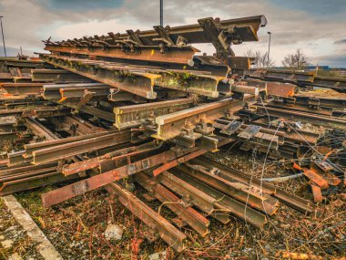 Eski tren rayları ithaftan sonra