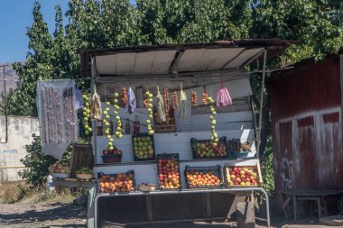 Ermenistan 'ın zengin yol kenarı meyveleri