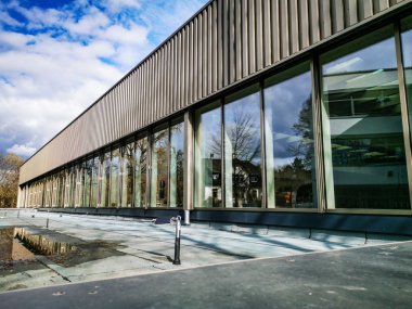 Güzel bir yansıması olan jöleli salon önü