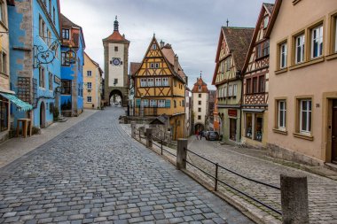 Rotenburg ob der Tauber Almanya 'da romantik bir sokakta