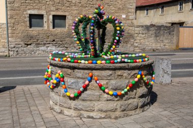 Küçük bir köyde Paskalya Çeşmesi