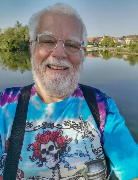 Velho Com Barba Camisa Dia Los Muertos Junto Rio — Fotografia de Stock