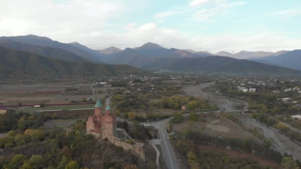 Span Cerca Del Antiguo Castillo Situado Las Montañas Entre Los — Vídeo de stock