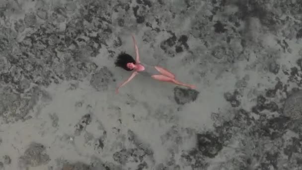 Girl Swimsuit Lies Surface Water Indian Ocean — Stock Video