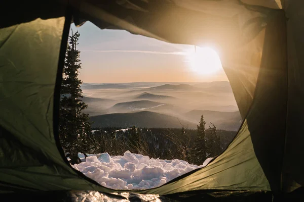 Lihat dari tenda saat matahari terbenam — Stok Foto