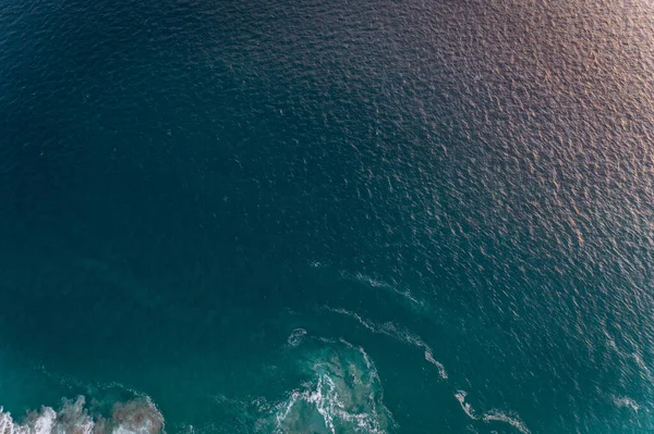 Meksika 'da günbatımında bir drondan pelerine ve Pasifik sahillerine görüntü