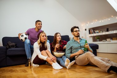 Futbol maçı izlerken