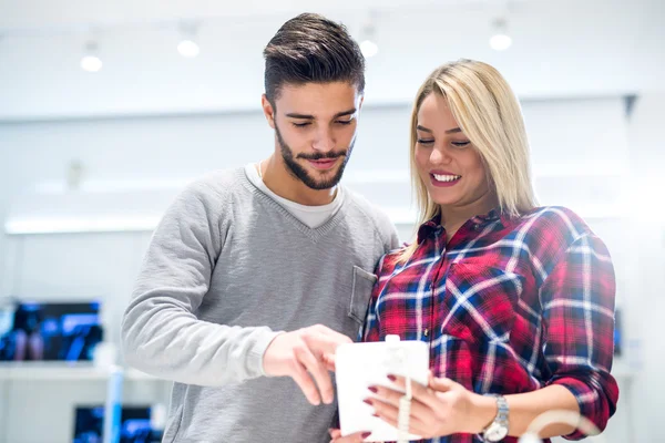 Buying a new tablet — Stock Photo, Image