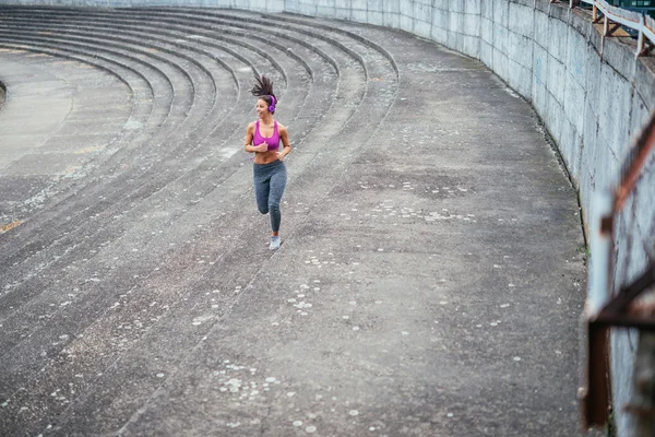Απολαμβάνοντας jog σε εξωτερικούς χώρους — Φωτογραφία Αρχείου