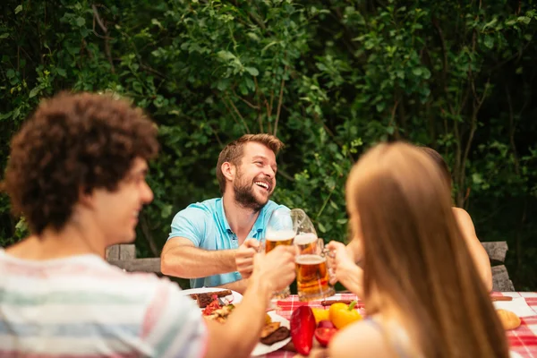 Bière avec des amis — Photo