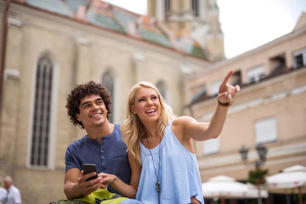 Pareja viajando juntos — Foto de Stock