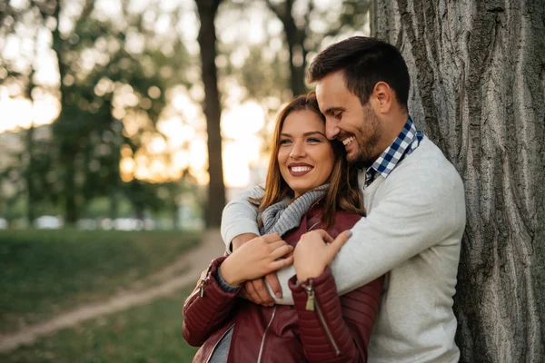Cuddling in the park — Stock Photo, Image