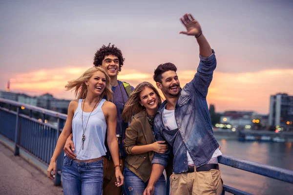 Traveling with friends is fun — Stock Photo, Image