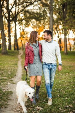 Parkta yürürken rahatlatıcı