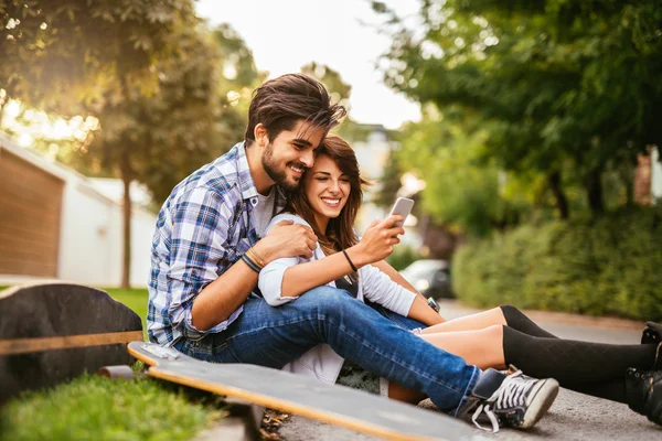 Casal desfrutando tempo juntos — Fotografia de Stock