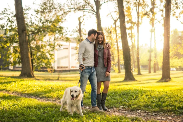 Passeio relaxante no parque — Fotografia de Stock