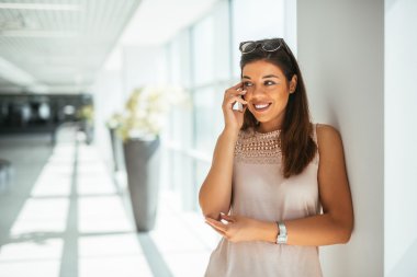 İş wirh istemcileri tartışıyor