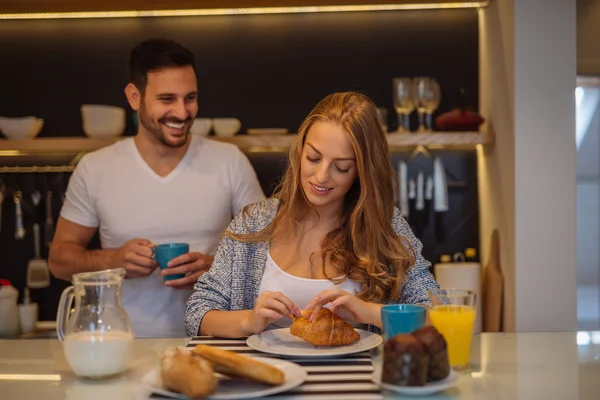 Enjoying breakfast together — Stock Photo, Image