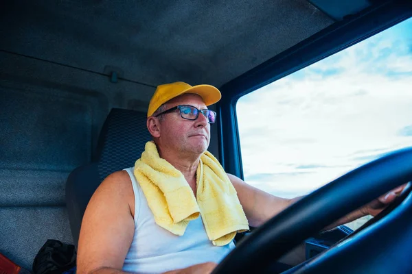 Driving a truck — Stock Photo, Image