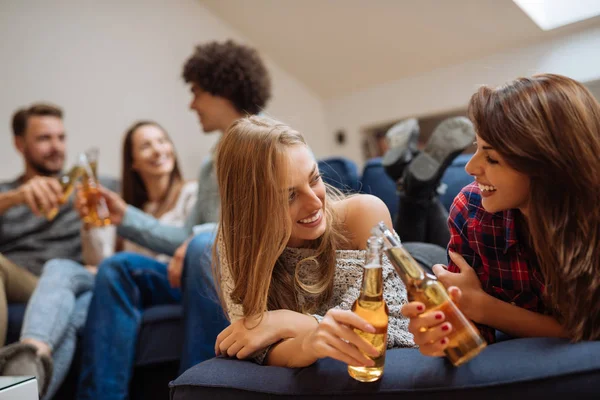 Kız onların zaman zevk