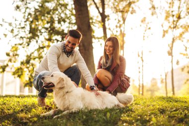 Onların köpekle oynamayı