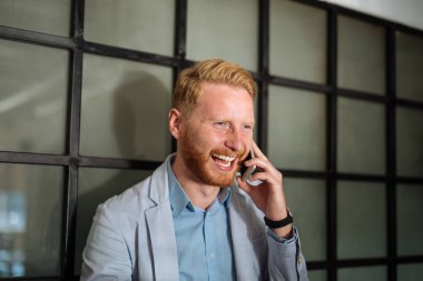 Müşterileri ile konuşma