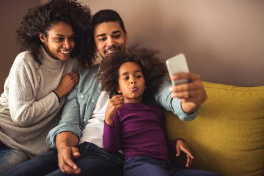 Bir gülümseme yapma