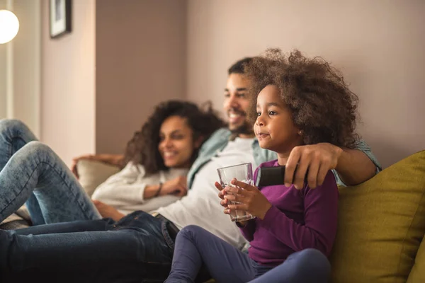 Watching tv together — Stock Photo, Image