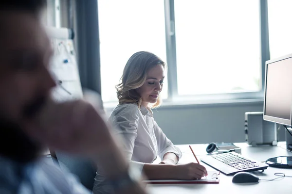 Making a notes — Stock Photo, Image