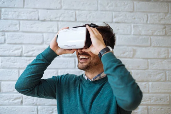 VR kulaklık çalışıyor