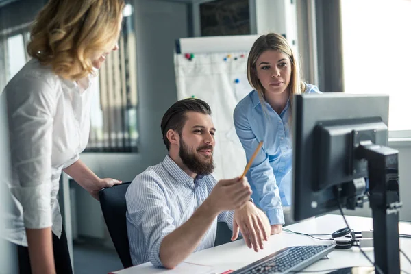 Samenwerking tussen collega 's — Stockfoto