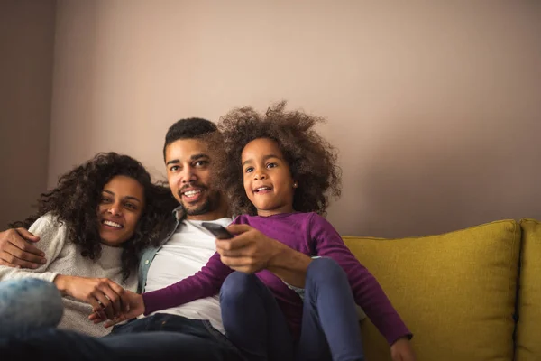 Samen tv kijken — Stockfoto