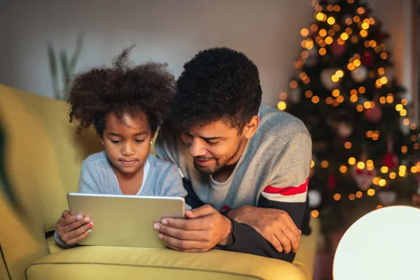 Disfrutando de las vacaciones de Navidad —  Fotos de Stock