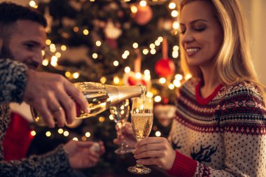 Birlikte şampanya içmek