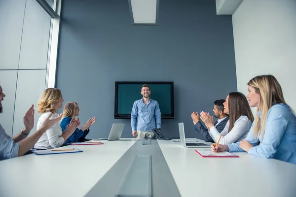 Holding a presetation — Stock Photo, Image