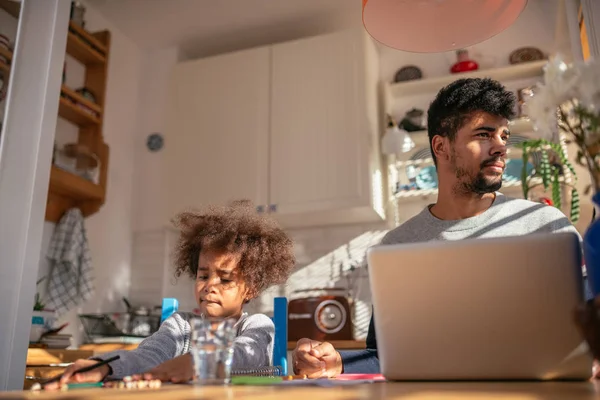 Equilíbrio entre família e trabalho — Fotografia de Stock