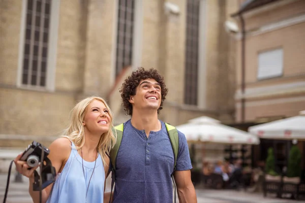 Genieten van een rondleiding door de stad — Stockfoto