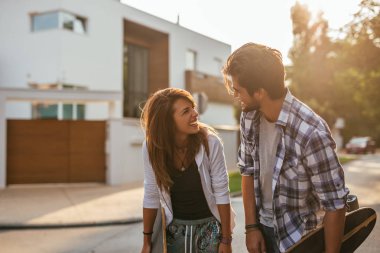 Güneşli bir günde yürüyüş