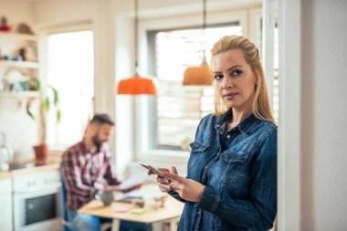 Evde birlikte çalışma