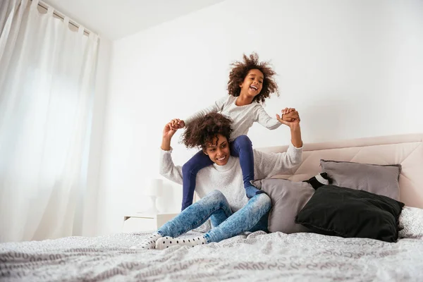 Tendo o melhor tempo com a mãe — Fotografia de Stock