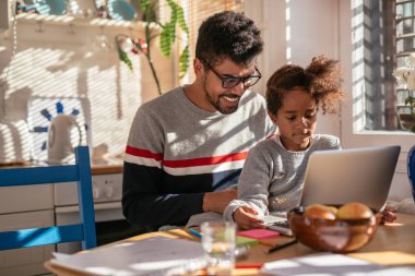 Ellerinde babamla öğrenme! 