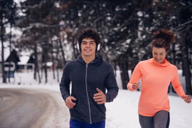 Birlikte egzersiz yapıyor