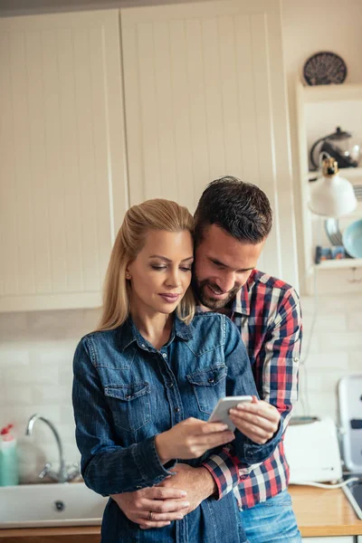 Att göra planer för sommaren! — Stockfoto