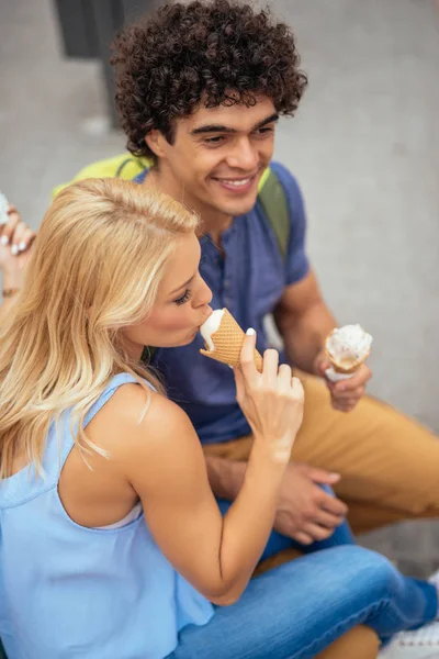 Op elk moment is ijs tijd! — Stockfoto